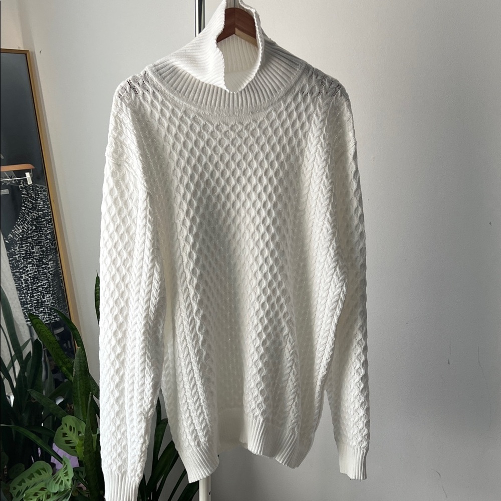 Elegant White Turtleneck Sweater for Men honeycomb